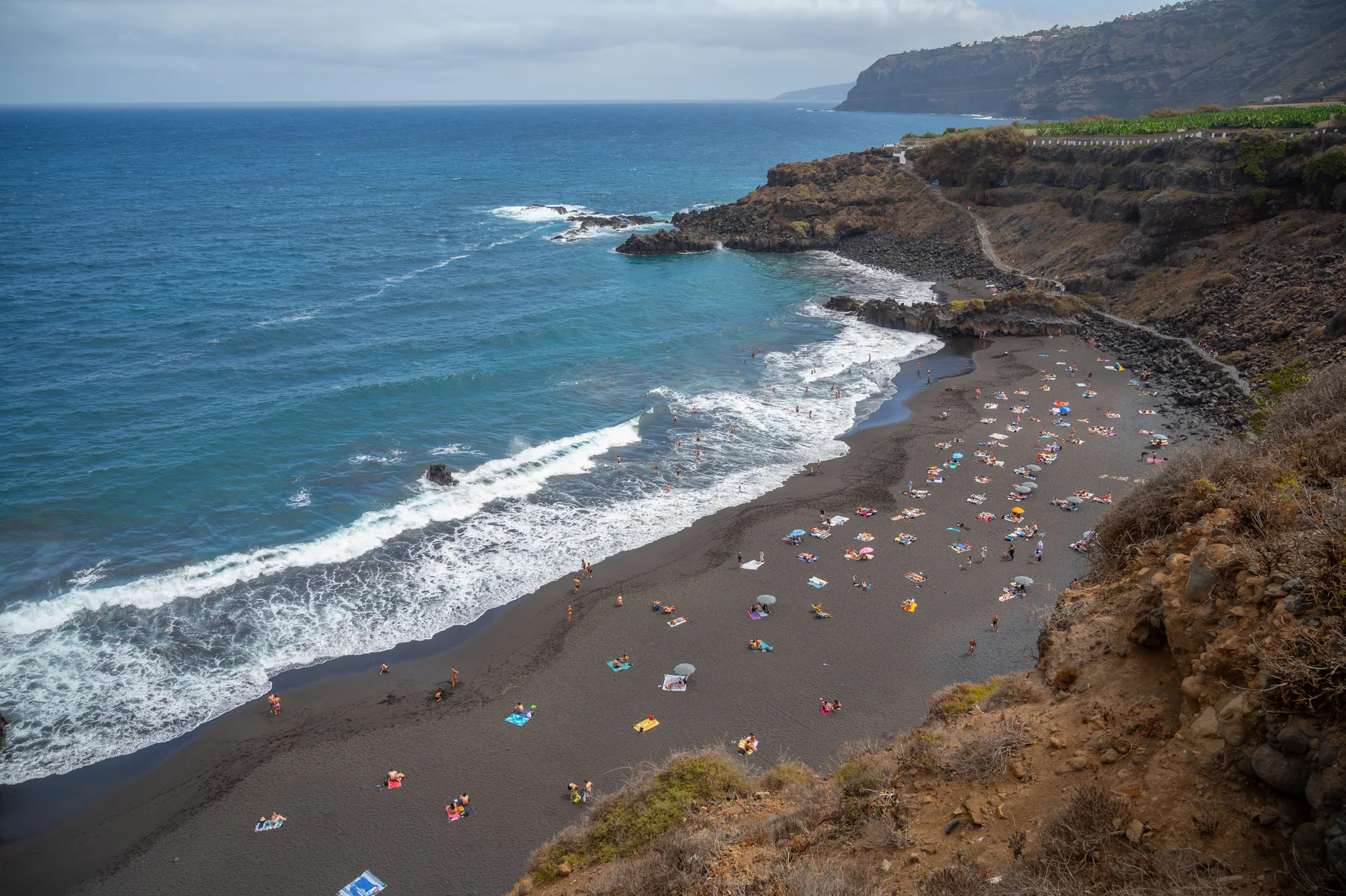 Playa de El Bollullo vista desde el acantilado