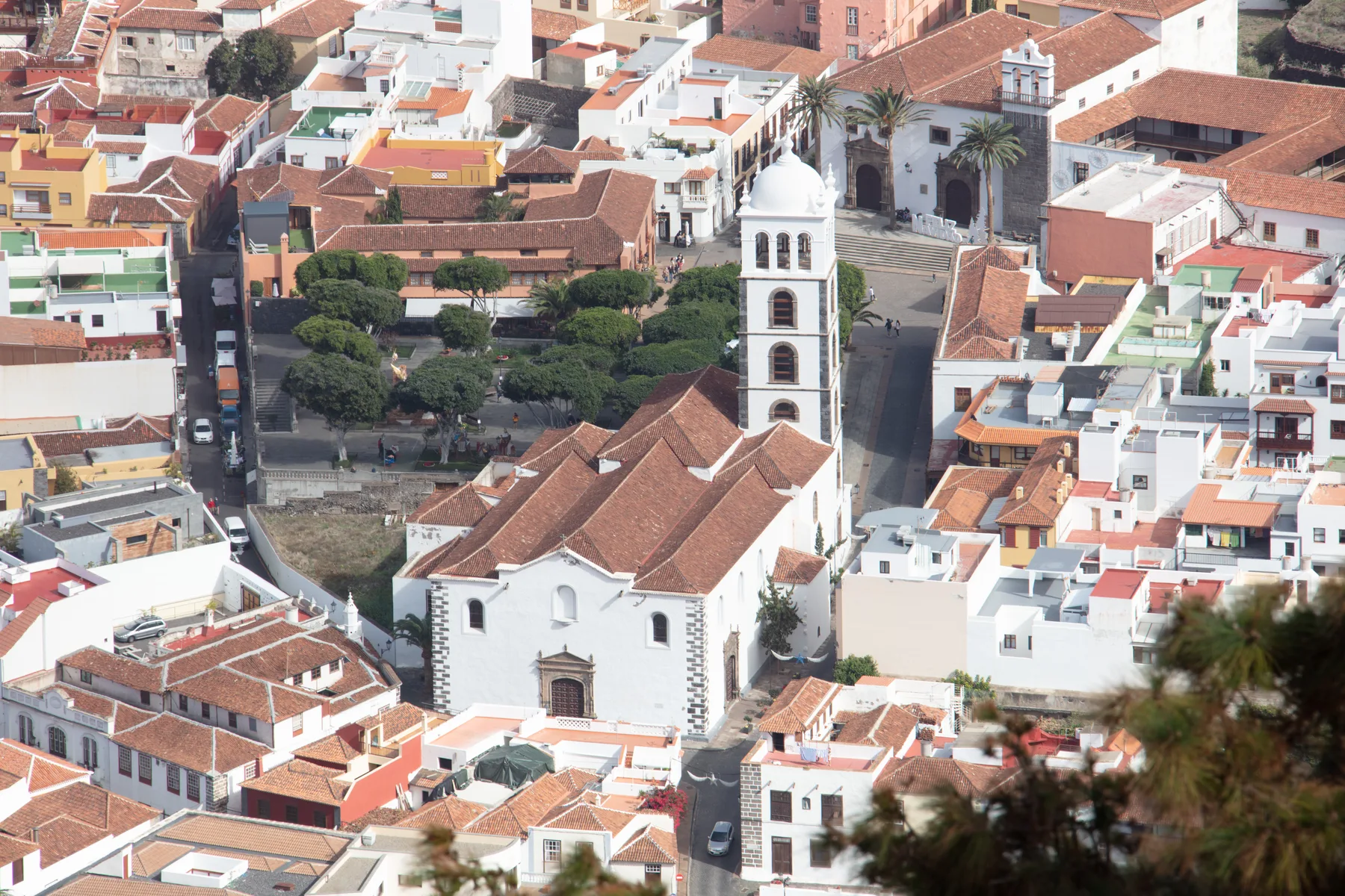 Plaza e Iglesia de Santa Ana en el casco histórico de Garachico