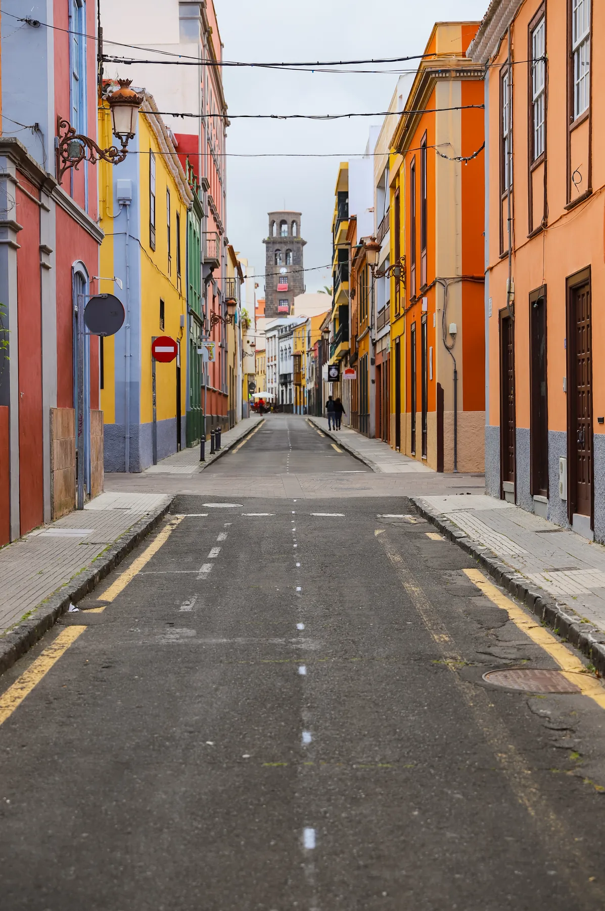 Calle con fachadas de colores en el casco histórico de La Laguna