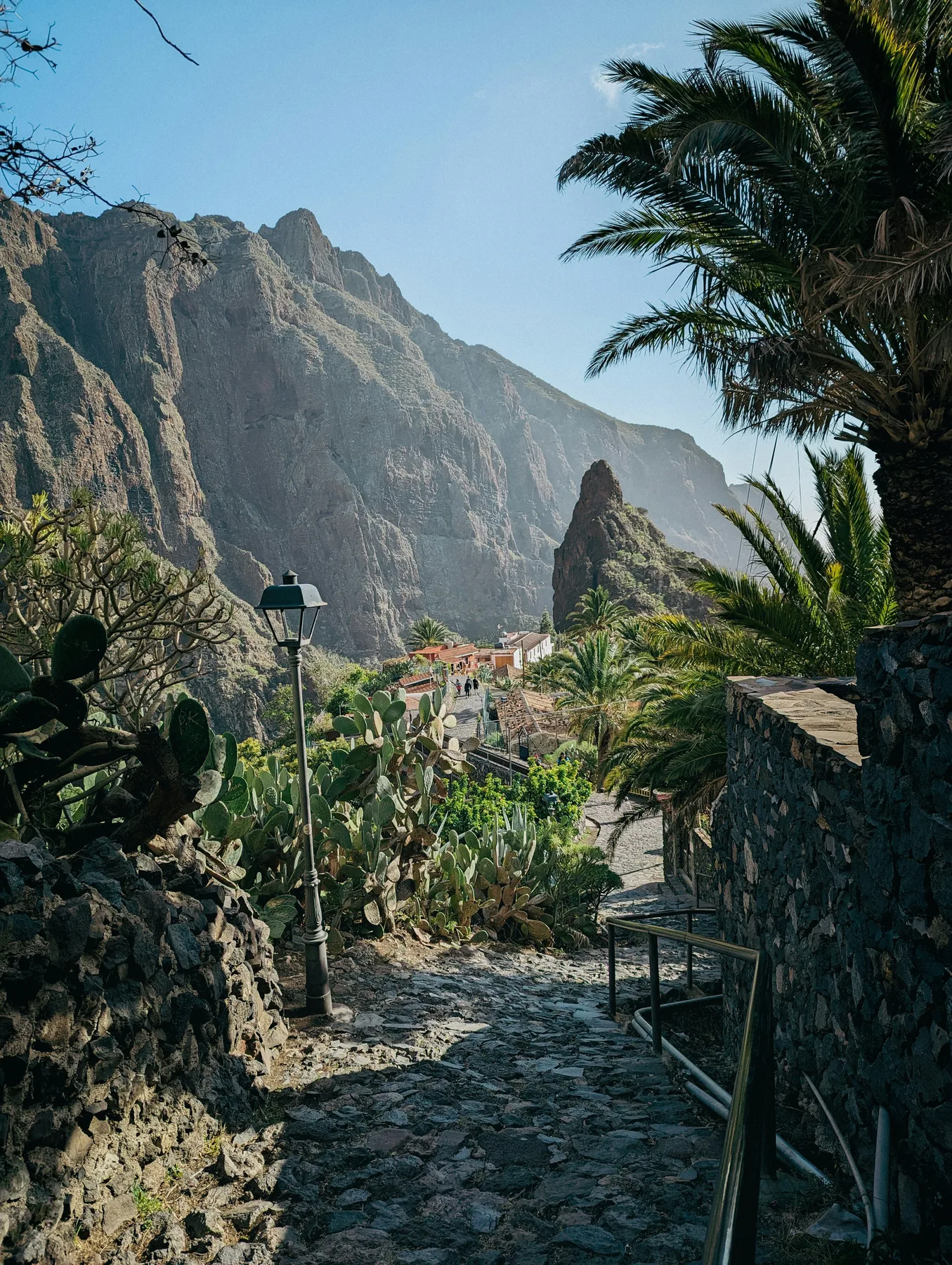 Carretera de curvas hacia el Barranco de Masca