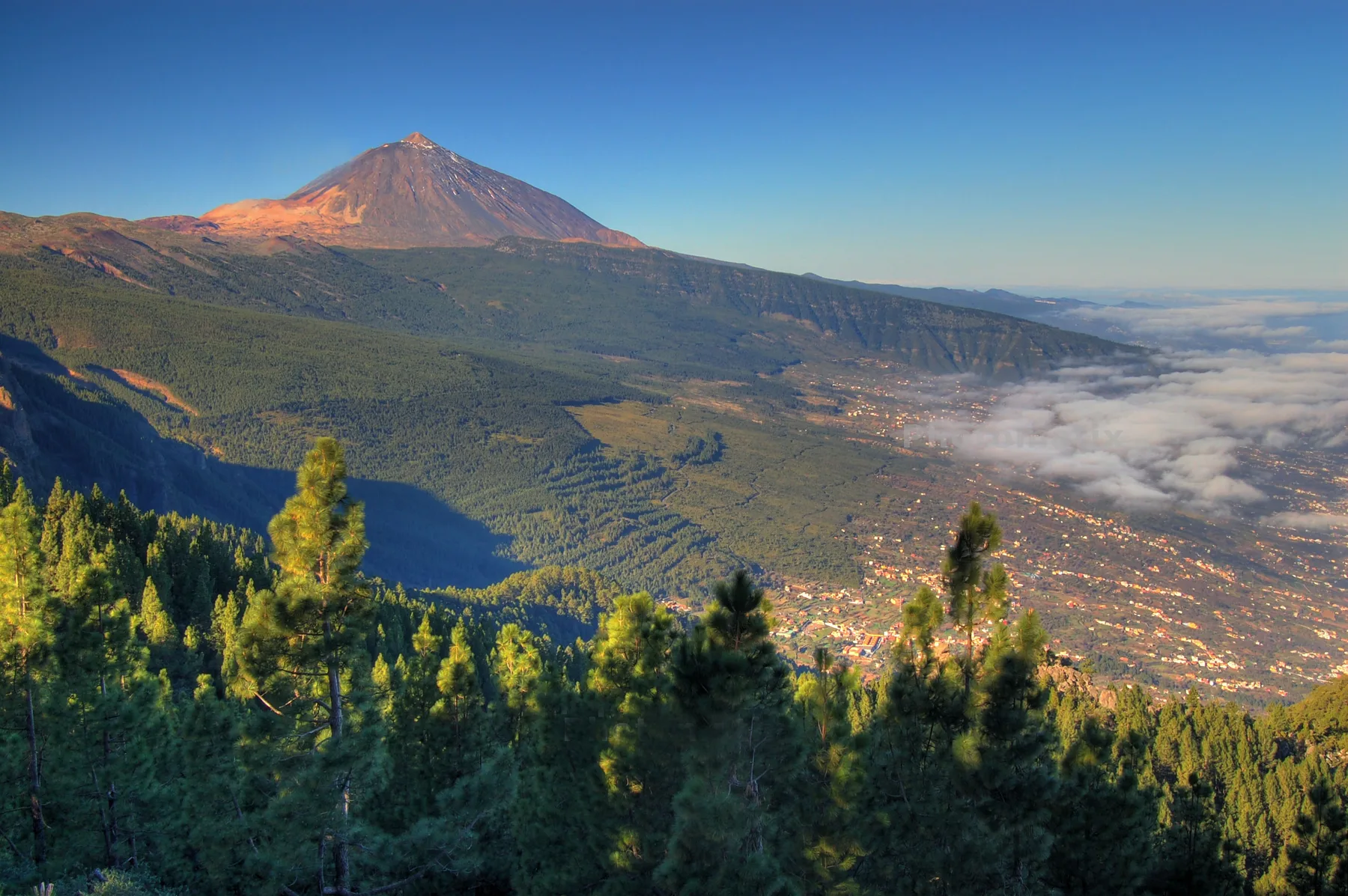 Vista panorámica del Valle de la Orotava con el Teide al fondo