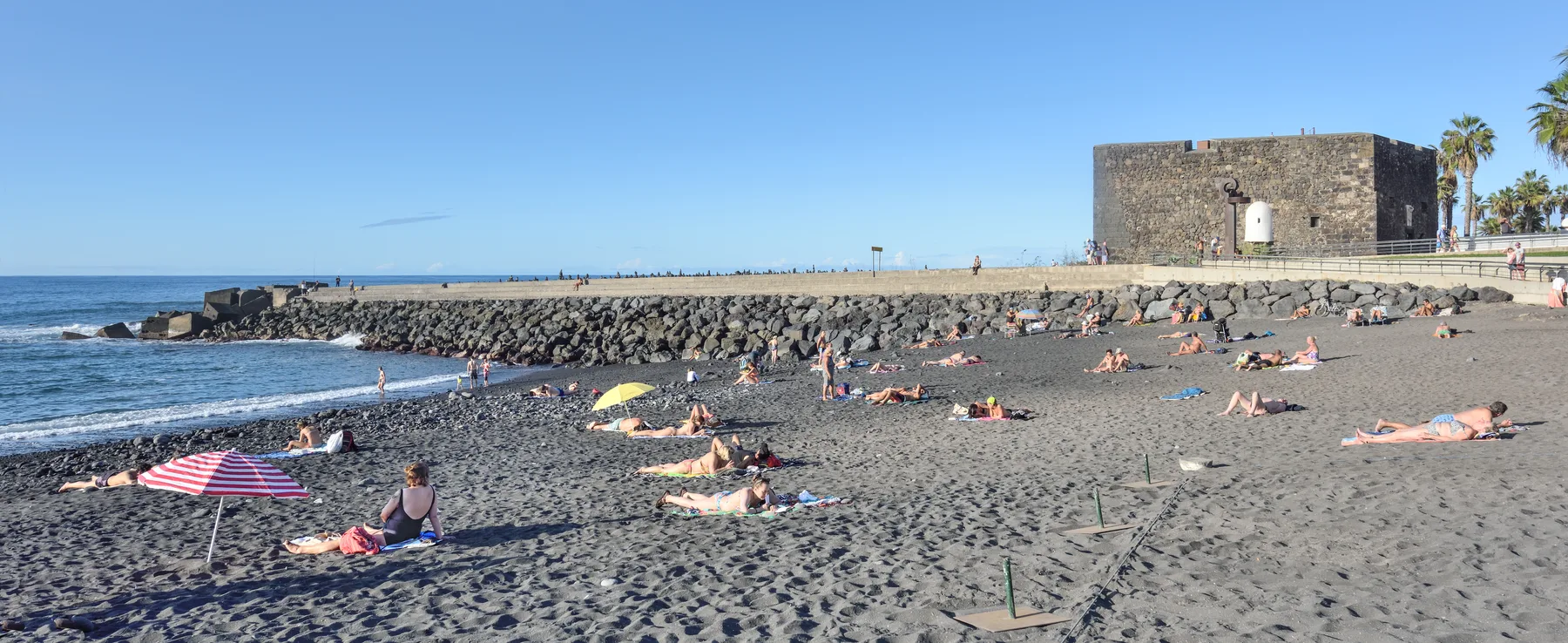 Playa Jardín en Puerto de la Cruz con el Castillo de San Felipe
