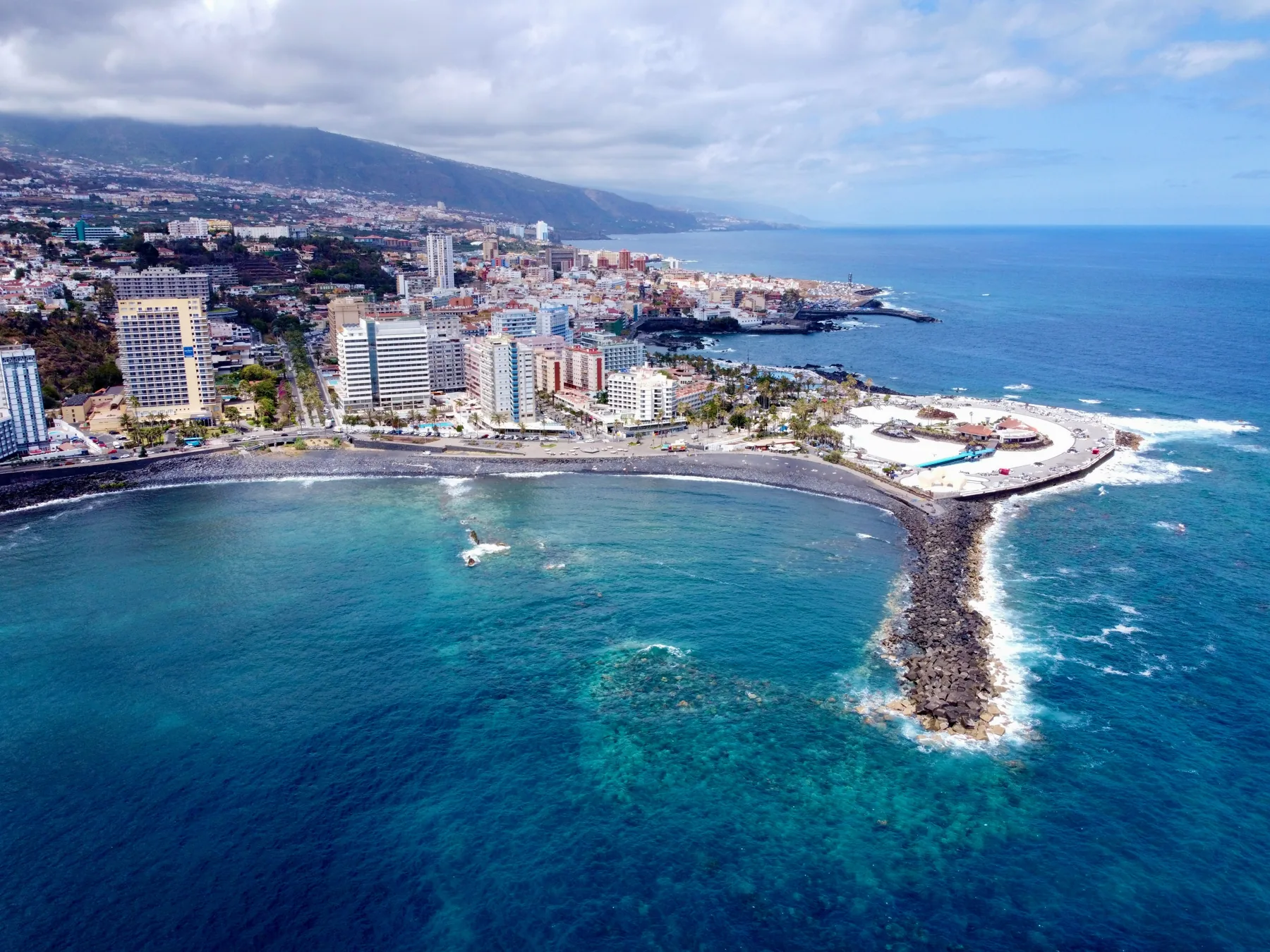 Vista de Puerto de la Cruz y su costa