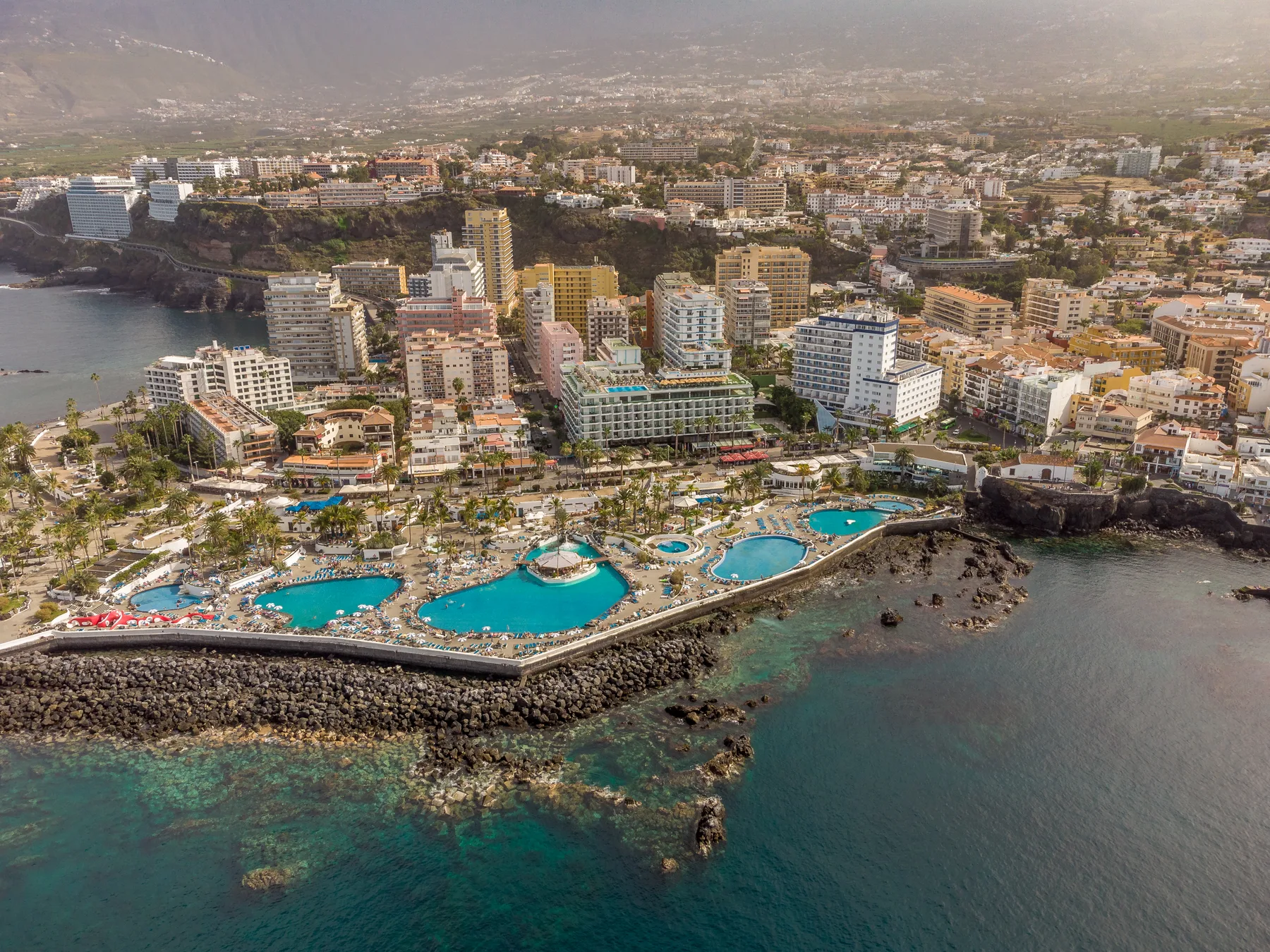 Lago Martiánez de César Manrique en Puerto de la Cruz
