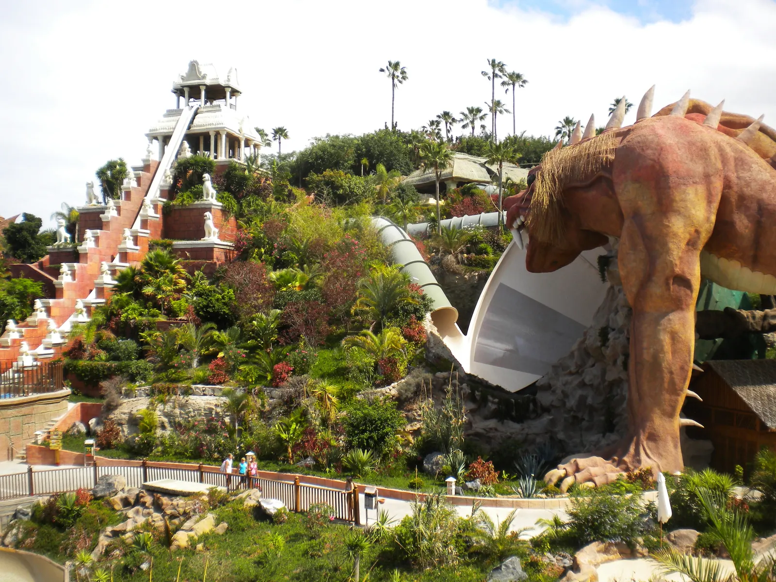The Dragon, tobogán en forma de embudo de Siam Park